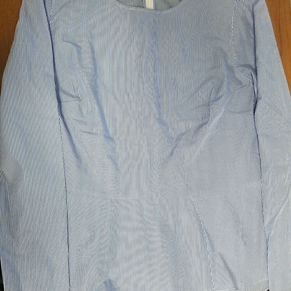 💕NWOT Johnston & Murphy Med Blue and white pinstripe blouse.